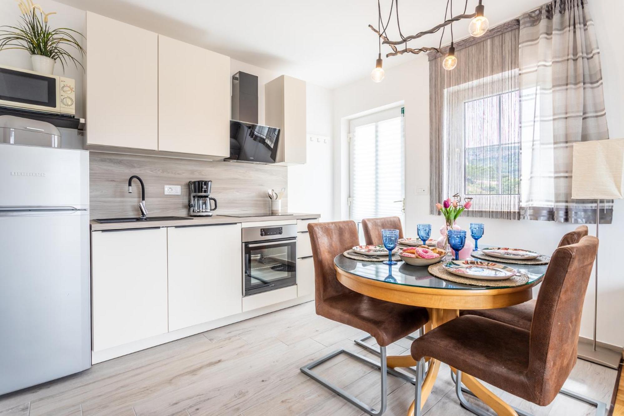 Kalina Deluxe Apartments เยลซา ภายนอก รูปภาพ