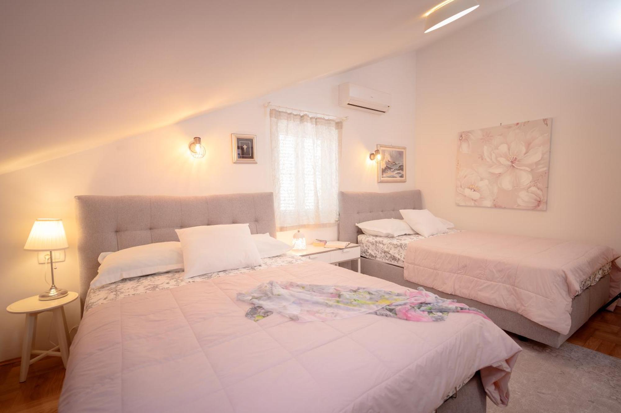 Kalina Deluxe Apartments เยลซา ภายนอก รูปภาพ