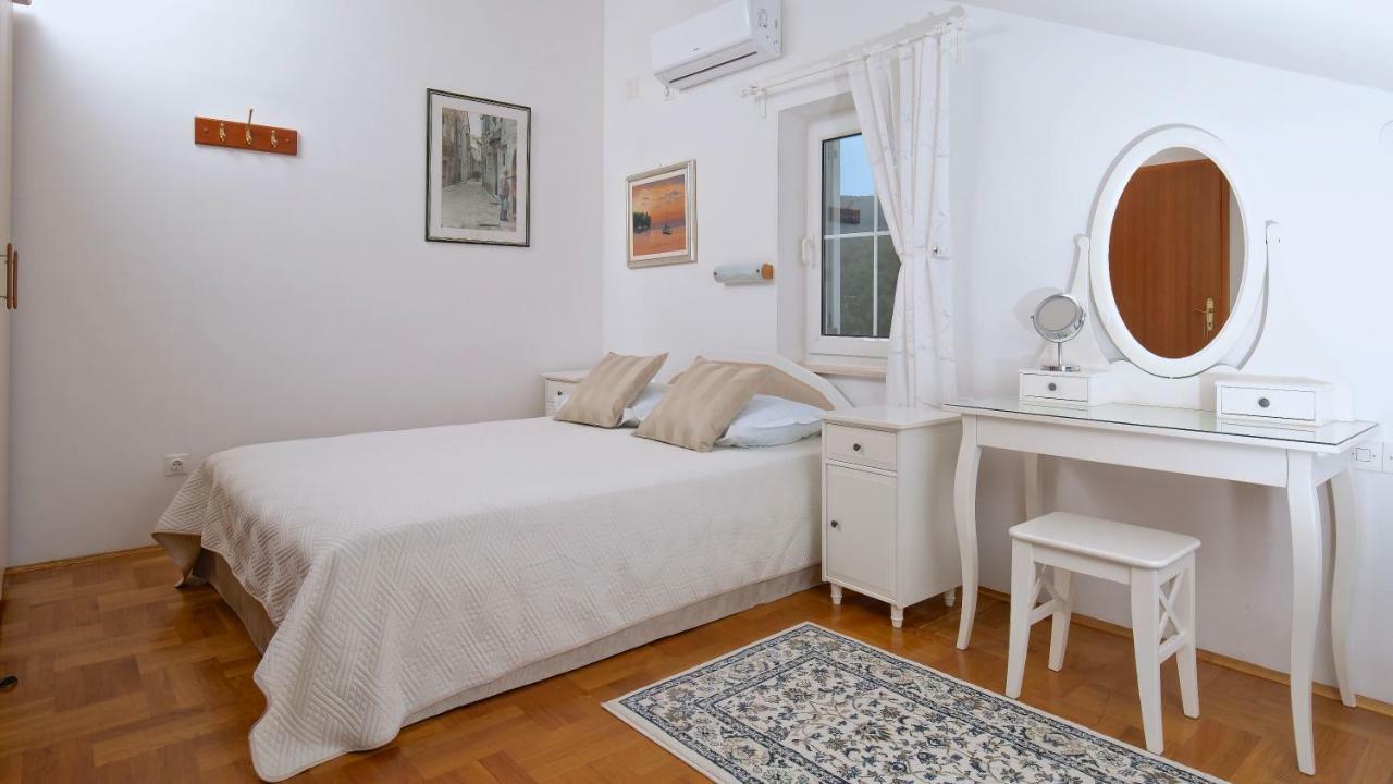 Kalina Deluxe Apartments เยลซา ภายนอก รูปภาพ